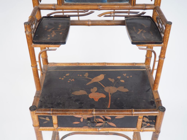 Bonheur du jour Napoléon III de style Extreme Orient en bambou et laqu