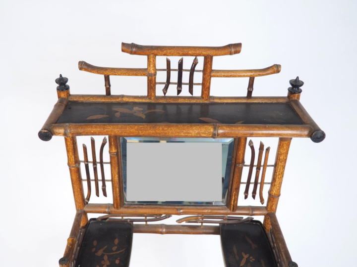 Bonheur du jour Napoléon III de style Extreme Orient en bambou et laqu