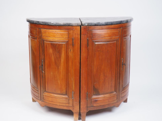 Vente aux enchères Paire d'encoignures début XIXème de style Louis XVI en merisier, ouvra