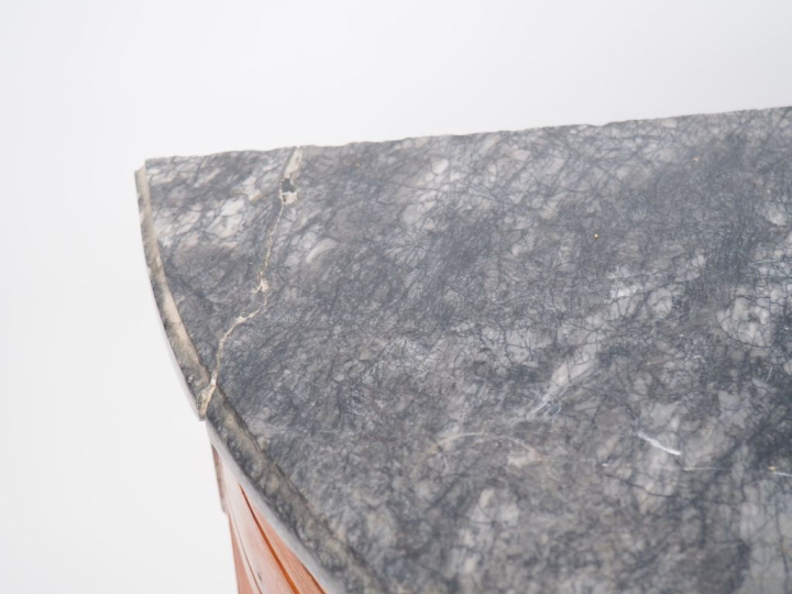 Paire d'encoignures début XIXème de style Louis XVI en merisier, ouvra