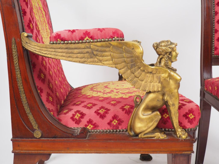 Mobilier de salon de style Retour d'Egypte en bronze et placage d'acaj