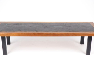 Vente aux enchères Table basse 1970 en ardoise et deux inclusions d'émail, bord du platea