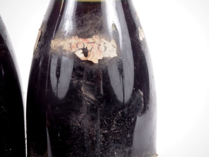 2 BOUTEILLES NUITS ST GEORGES MOILLARD - 1976 - 1 PRÉSUMÉE - 1 à 4,3 C