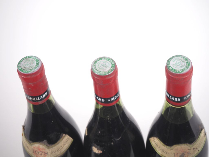 3 BOUTEILLES NUITS ST GEORGES MOILLARD - 1978 - 1 PRÉSUMÉE - 1 à 1,8 C