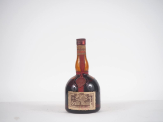 Vente aux enchères 1 VIEILLE BOUTEILLE GRAND MARNIER "CORDON ROUGE" - ELA/CAPSULE LÉGER A