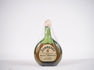 Vente aux enchères 1 BOUTEILLE ARMAGNAC DOMAINE DE MAUBOURGUET - COFFRET 