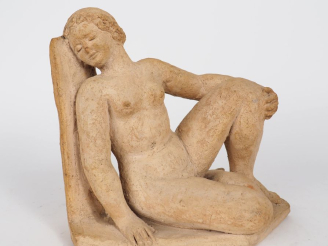Vente aux enchères PV. DAGUET. "jeune femme nue assise" Sculpture en terre cuite Signée e
