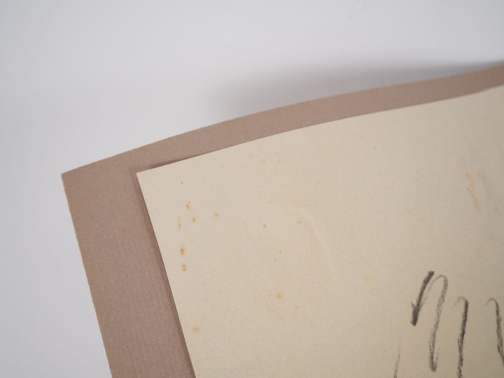 Mario CAVAGLIERI.  "Jeune fille allongée dans un jardin" Dessin, signé