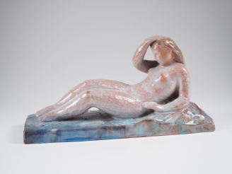 Vente aux enchères Henri Paul REY.  "modèle nue allongée" Sculpture en terre cuite vernis