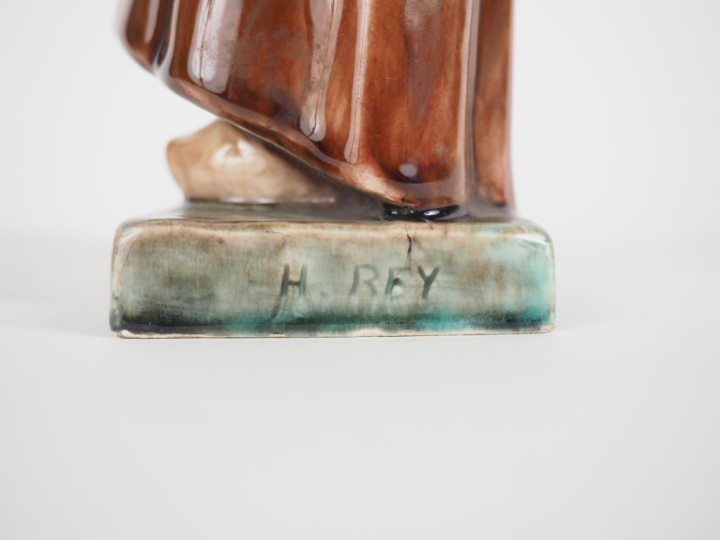 Henri Paul REY.  "jeune fille à la colombe" Sculpture en platre ou ter