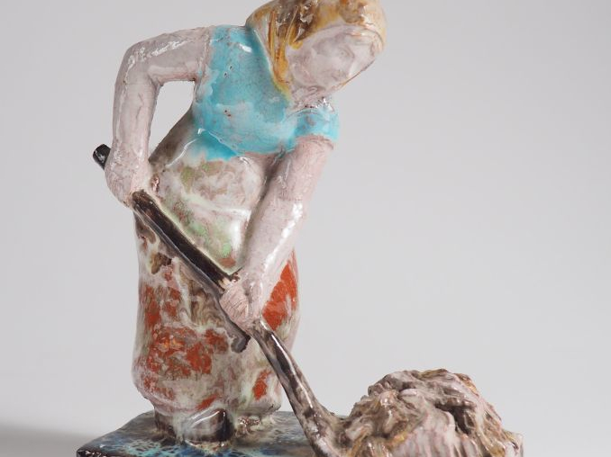 Henri Paul REY.  "ramasseuse d'algues" Sculpture en terre cuite vernis