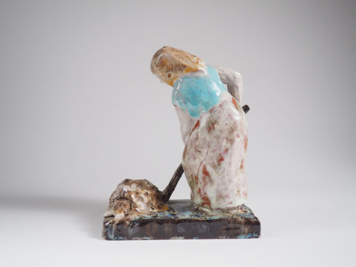 Henri Paul REY.  "ramasseuse d'algues" Sculpture en terre cuite vernis