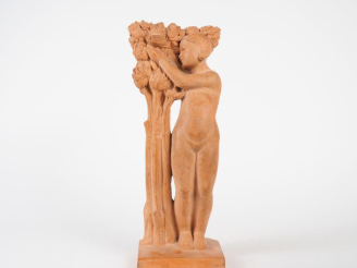 Vente aux enchères Henri Paul REY.  "jeune fille à la colombe" Sculpture en terre cuite  