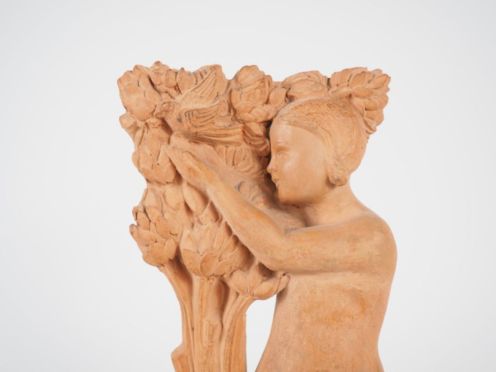 Henri Paul REY.  "jeune fille à la colombe" Sculpture en terre cuite  