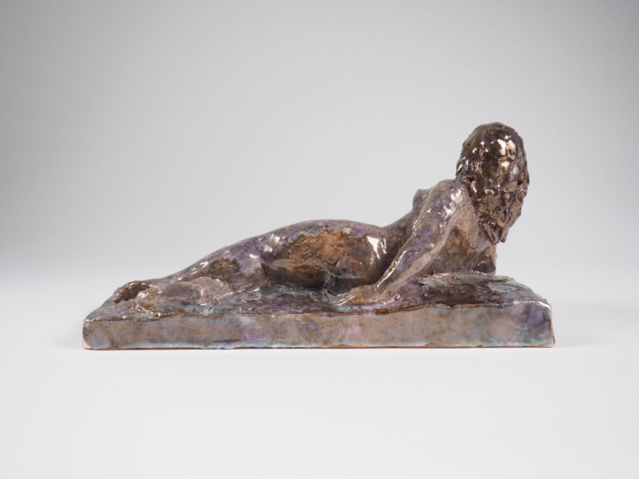 Henri Paul REY.  "jeune fille nue allongée" Sculpture en terre cuite i