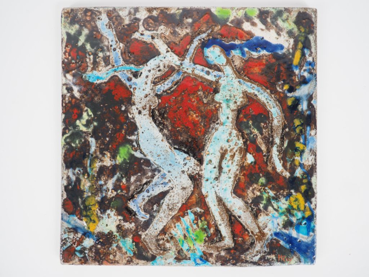 Henri Paul REY.  Plaque en céramique émaillée et polychrome "la danse"