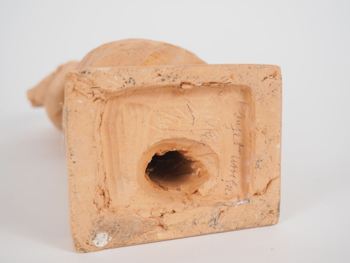 Henri Paul REY.  "jeune fille au poisson" Sculpture en terre cuite  Si