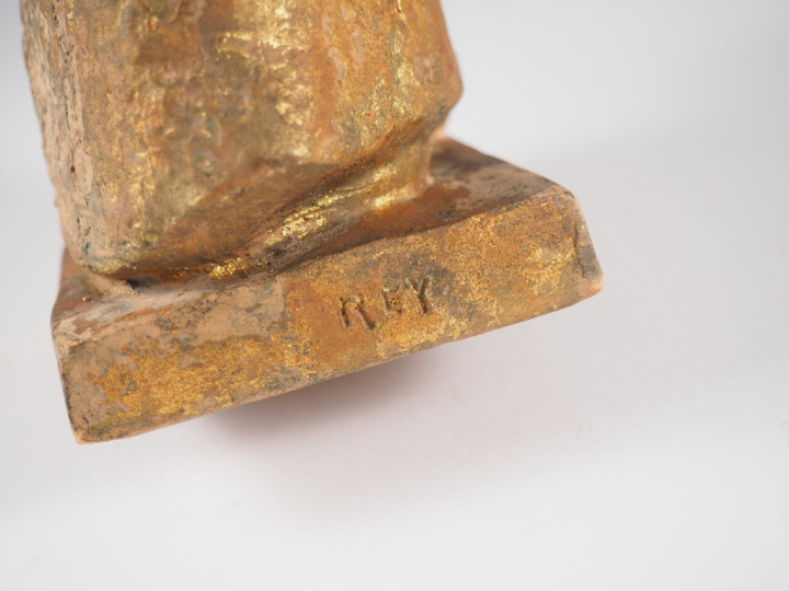 Henri Paul REY.  "paysanne au panier" Sculpture en terre cuite à patin