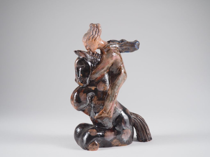 Henri Paul REY.  "Amazone" Sculpture en terre cuite vernissée polychro