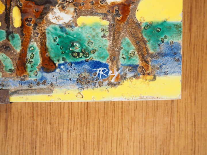 Henri Paul REY.  "paysanne et son troupeau" Plaque en céramique émaill