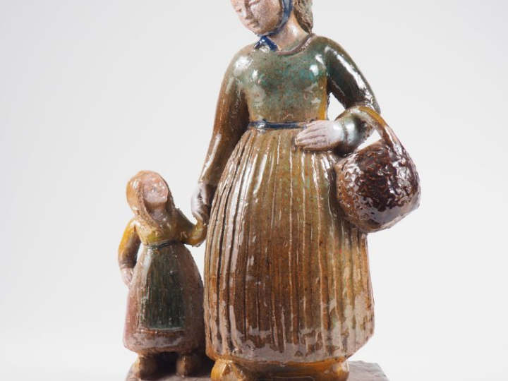 Henri Paul REY.  "Jeune paysanne et sa fillette".  Sculpture en cérami