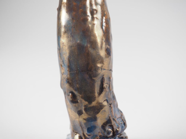 Henri Paul REY.  "jeune fille en robe longue" Sujet en terre vernissée