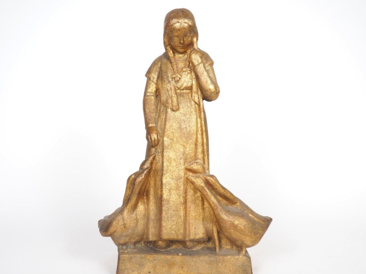 Henri Paul REY.  "la gardienne d'oies" Sculpture en terre cuite dorée 