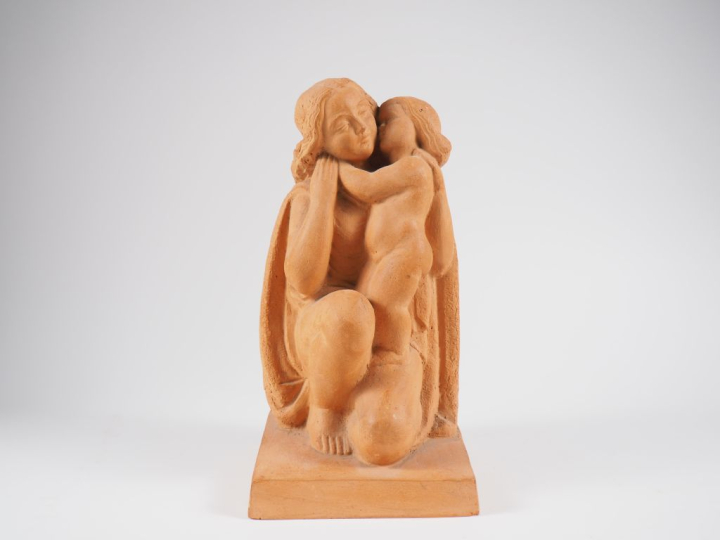 Henri Paul REY. "Jeune mère et son enfant".  Sculpture en terre cuite 