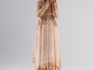 Vente aux enchères Henri Paul REY.  "jeune fille à la colombe" Sculpture en platre patiné