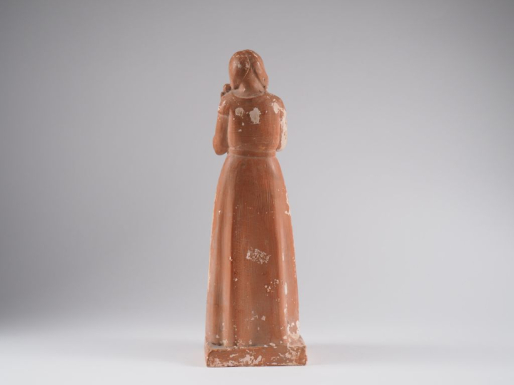 Henri Paul REY.  "jeune fille à la colombe" Sculpture en platre patiné