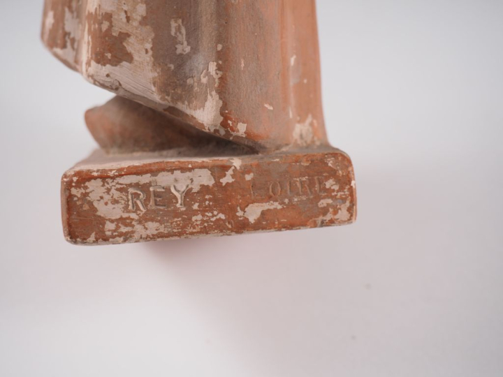 Henri Paul REY.  "jeune fille à la colombe" Sculpture en platre patiné