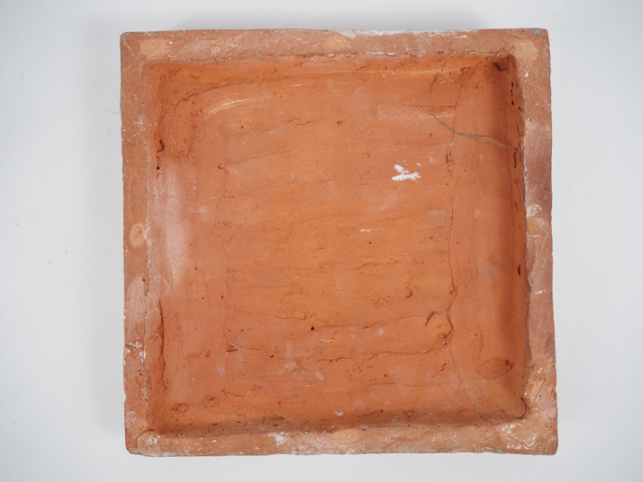 Henri Paul REY.  "Paysanne dansant et son chevreau" Plaque en terre cu