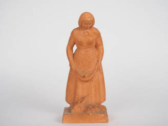 Vente aux enchères Henri Paul REY.  "jeune paysanne nourrissant ses lapins" Sculpture en 