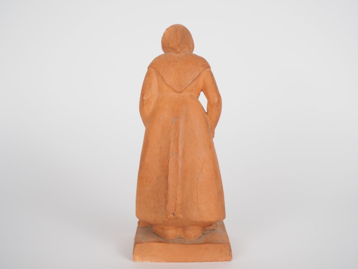 Henri Paul REY.  "jeune paysanne nourrissant ses lapins" Sculpture en 