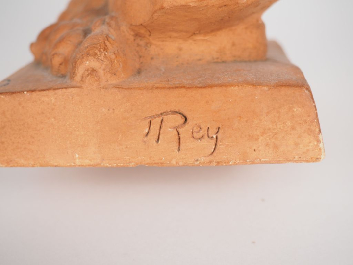 Henri Paul REY.  "jeune paysanne nourrissant ses lapins" Sculpture en 