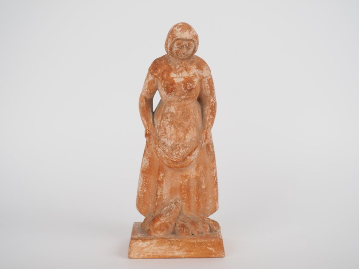 Henri Paul REY.  "payanne nourrissant ses lapins" Sculpture en terre c