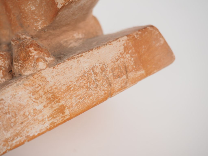 Henri Paul REY.  "payanne nourrissant ses lapins" Sculpture en terre c