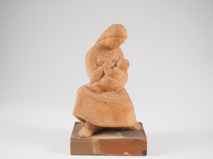 Henri Paul REY.  "maternité" Sculpture en terre cuite  Signée H. 15 cm