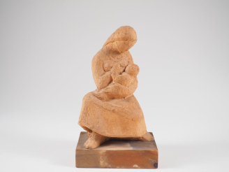 Vente aux enchères Henri Paul REY.  "maternité" Sculpture en terre cuite  Signée H. 15 cm