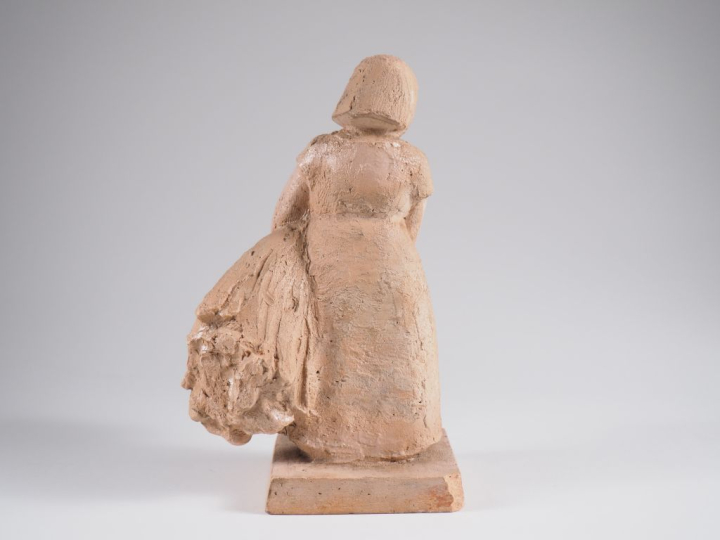 Henri Paul REY.  "jeune paysanne à la gerbe de blé" Sculpture en terre