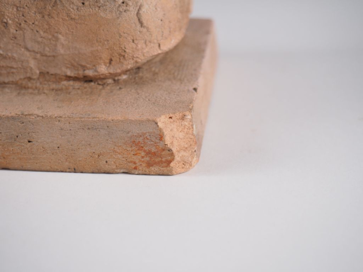 Henri Paul REY.  "jeune paysanne à la gerbe de blé" Sculpture en terre