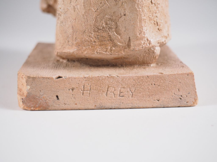 Henri Paul REY.  "jeune paysanne à la gerbe de blé" Sculpture en terre