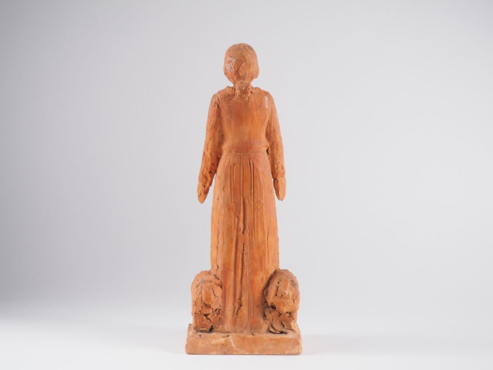 Henri Paul REY.  "Bergère et deux moutons" Sculpture en platre patiné 