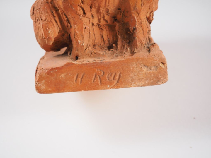 Henri Paul REY.  "Bergère et deux moutons" Sculpture en platre patiné 