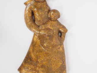 Vente aux enchères Henri Paul REY.  "Vierge à l'enfant" Sujet en platre à patine dorée Si
