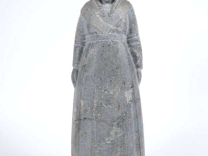 Henri Paul REY.  "jeune paysanne aux nattes"  Sculpture en pierre  non