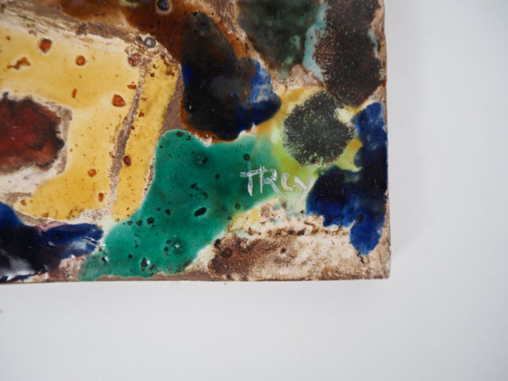 Henri Paul REY.  "Piéta" Sculpture en terre cuite émaillée polychrome 