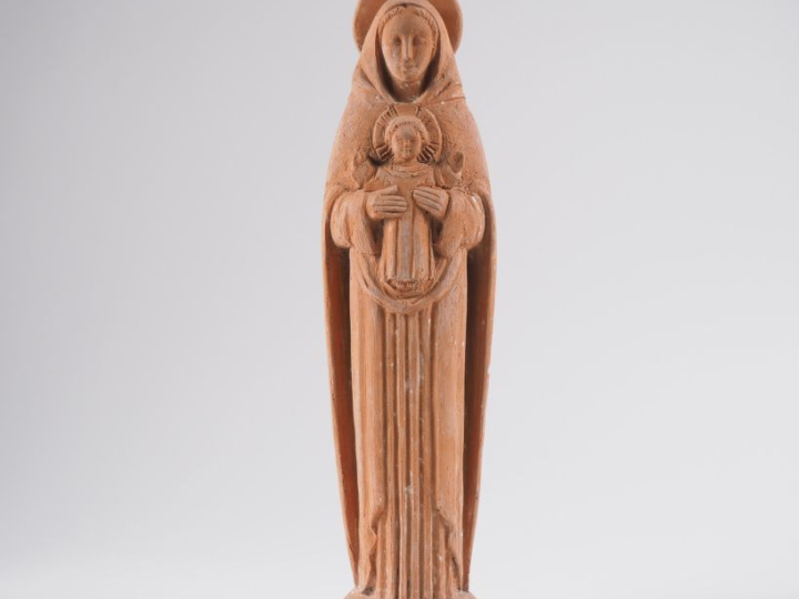 Henri Paul REY.  "Vierge à l'enfant" Sculpture en terre cuite  Signée 