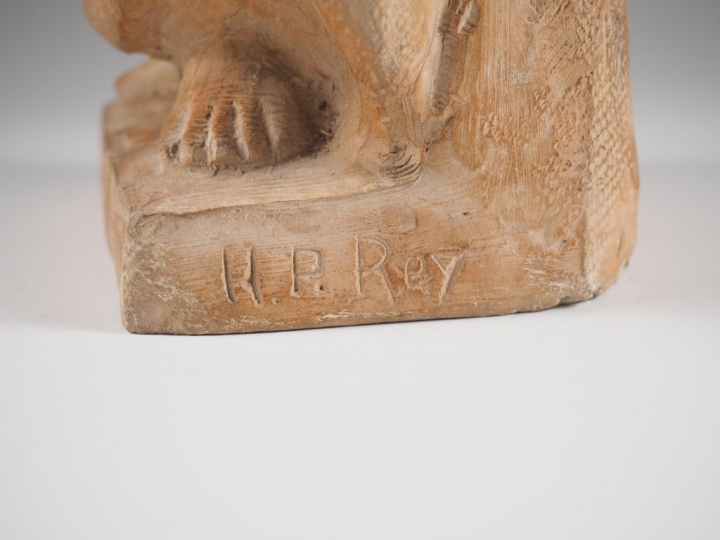 Henri Paul REY.  Sculpture en terre cuite patinée  Signée H. 28,5 cm