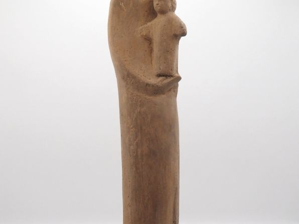Henri Paul REY.  "Vierge à l'enfant"  Sculpture en terre cuite  Signée